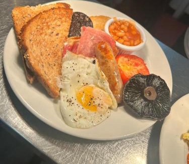 Wybunbury Bed & Breakfast | Red Lion Inn Wybunbury