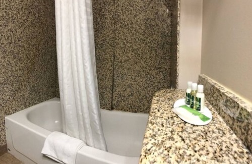 Huntsville Hotel | Red Maple inn and suites