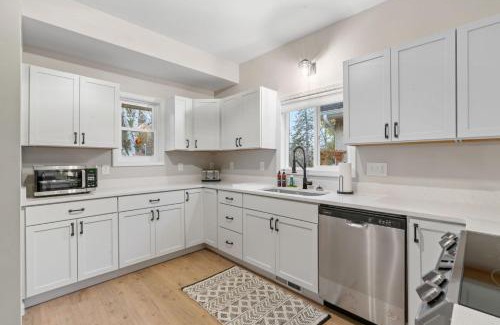 Regina House | Red Maple