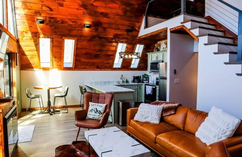 Campton Cabin | Red River Gorge Raven’s Summit Luxury HotTub WiFi