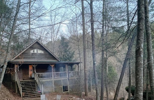 Campton Cabin | Red River Gorge secluded 2 bedroom cabin with a hot tub