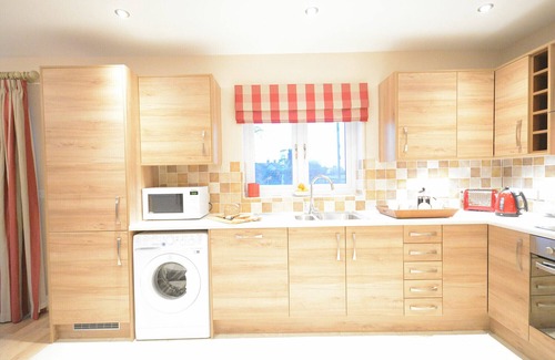 Whepstead Cottage | RED ROBIN, WHEPSTEAD, pet friendly, with a garden in Bury St Edmunds