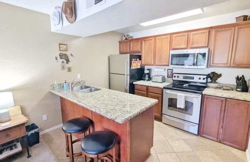 Oak Creek Condo | ~Red Rock Sanctuary w/Views~Pool~BBQ~Cozy~Clean~