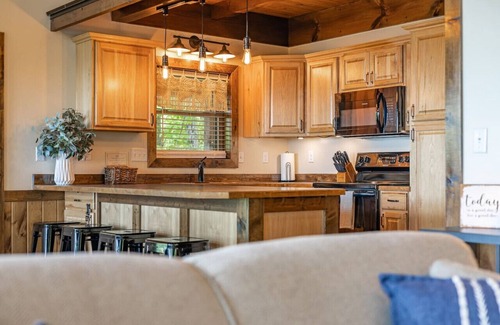 Jasper Cabin | Red Rock Vista Cabin-Summer Family Vacation in Jasper