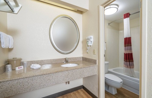 Middleburg Heights Hotel | Red Roof Inn Cleveland Airport-Middleburg Heights
