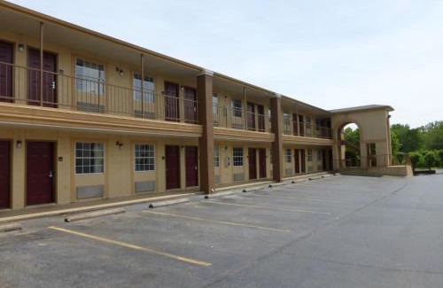 Kedron Hotel | Red Roof Inn Columbia, TN