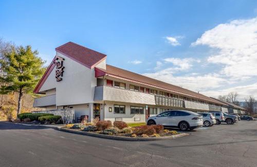 Danville Hotel | Red Roof Inn Danville, PA