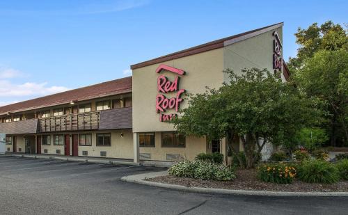 Dearborn Hotel | Red Roof Inn Detroit - Dearborn-Greenfield Village