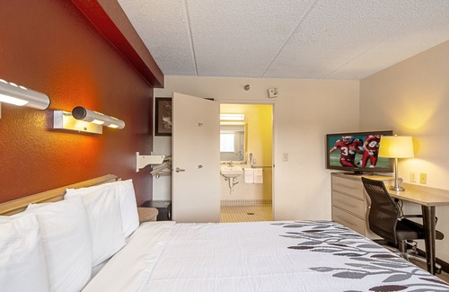 Pea Ridge Hotel | Red Roof Inn Huntington