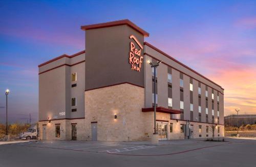 Hutchins Hotel | Red Roof Inn Hutchins