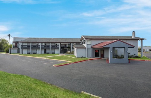 Madisonville Hotel | Red Roof Inn Madisonville
