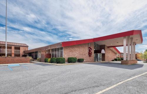 Marion Hotel | Red Roof Inn Marion, VA