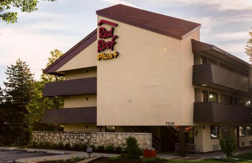 Willowbrook Hotel | Red Roof Inn PLUS+ Chicago - Willowbrook