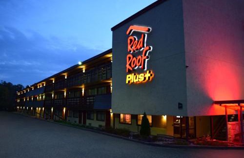 Monroeville Hotel | Red Roof Inn PLUS+ Pittsburgh East - Monroeville