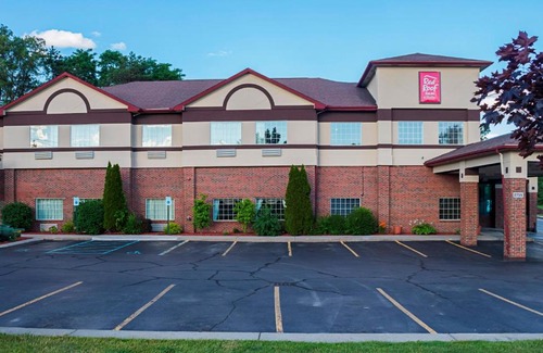 Lake Orion Hotel | Red Roof Inn & Suites Lake Orion/Auburn Hills