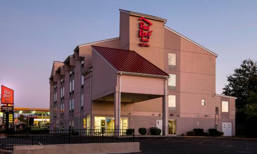Bellmawr Hotel | Red Roof Inn & Suites Philadelphia - Bellmawr