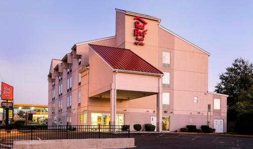 Bellmawr Hotel | Red Roof Inn & Suites Philadelphia - Bellmawr