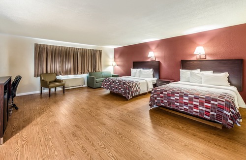 Wapakoneta Hotel | Red Roof Inn & Suites Wapakoneta
