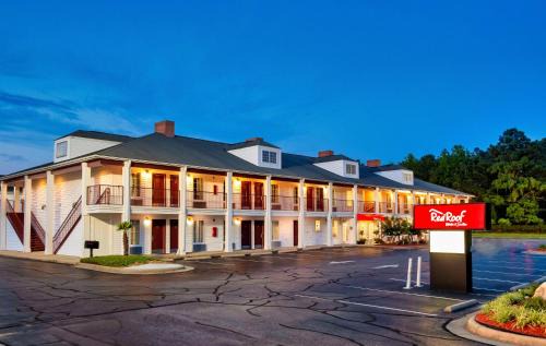 Wilson Hotel | Red Roof Inn & Suites Wilson