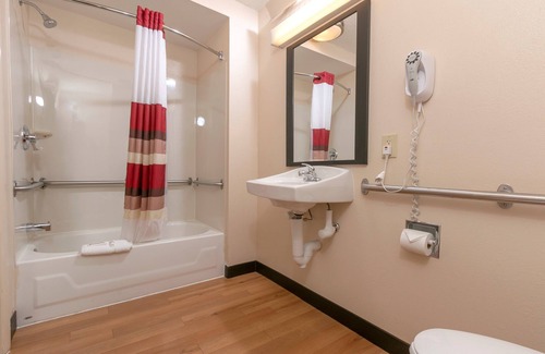 Washington Hotel | Red Roof Inn Washington, PA