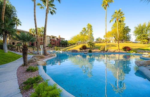Camelback East Apartment | Red Rox