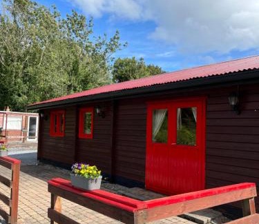 Clarinbridge Ski Chalet | Red Squirrel Lodge