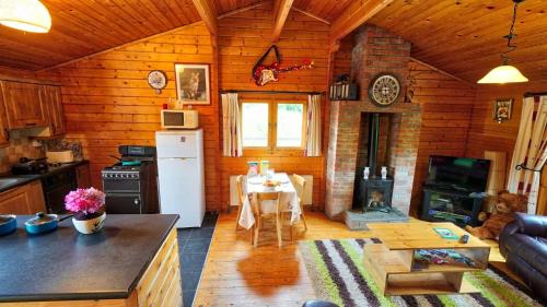 Clarinbridge Ski Chalet | Red Squirrel Lodge