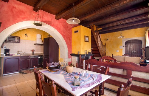 Samonas House | Red villa Fliskouni - 1 bedroom - 2 balconies - sea, mountain and pool view.