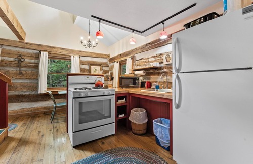 Logan Cabin | Redbud Cabin in Hocking Hills