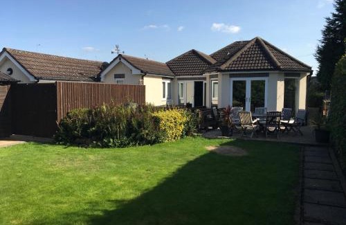 Allostock Apartment | Redcot holiday bungalow
