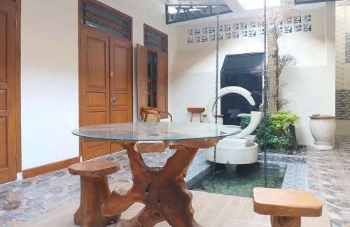 Klaten Selatan Hotel | RedDoorz at Ndalem Eyyang Syariah Stasiun Klaten