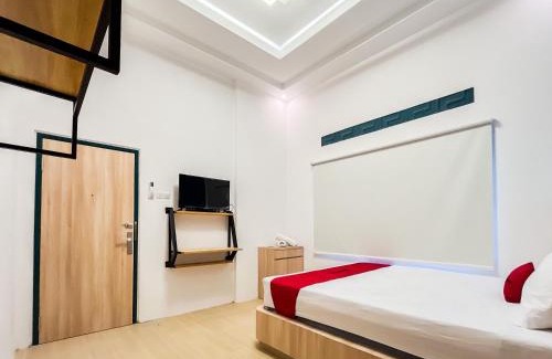 Blitar Hotel | RedDoorz Near Alun Alun Blitar