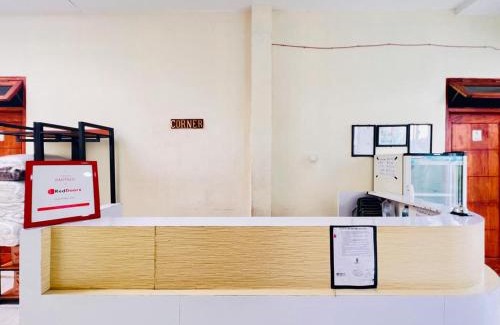 Sidoarjo Hotel | RedDoorz near Alun Alun Sidoarjo