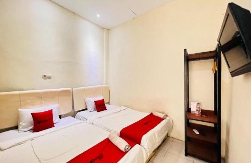 Sidoarjo Hotel | RedDoorz near Alun Alun Sidoarjo