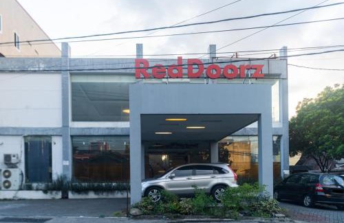 Manado City Centre House | RedDoorz near Bahu Mall Manado