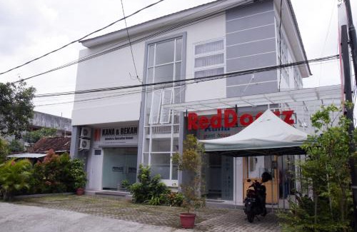 Purwokerto House | RedDoorz near GOR Satria Purwokerto