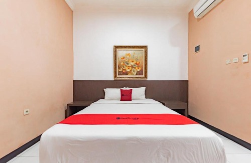 North Cirebon House | RedDoorz near Kejaksan Station Cirebon