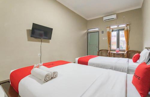 Cikakak Hotel | RedDoorz near Pantai Karang Hawu Pelabuhan Ratu