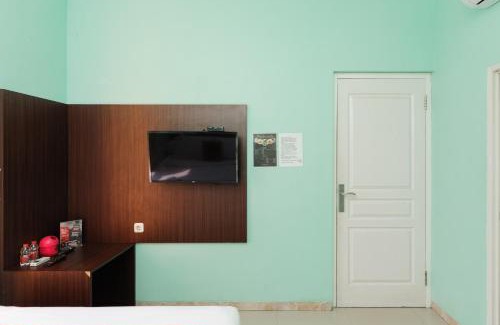 Malang Hotel | Reddoorz near Universitas Widyagama Malang 2