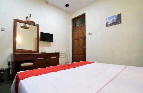 Laweyan House | RedDoorz Plus @ Laweyan