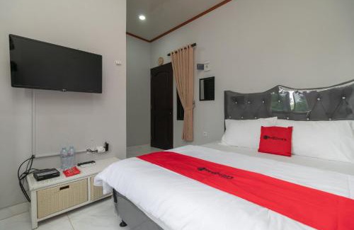 Sentul City Bed & Breakfast | RedDoorz Plus near Jungeland Sentul