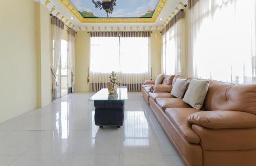 Sidomulyo Hotel | RedDoorz Plus @ Villa Bontes Batu