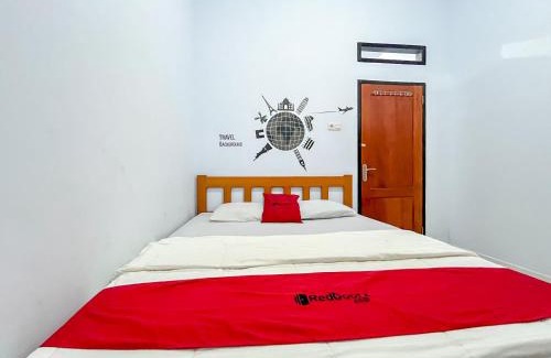 Ampana House | RedDoorz Syariah at Home Ampana Guest House Ampana Kota