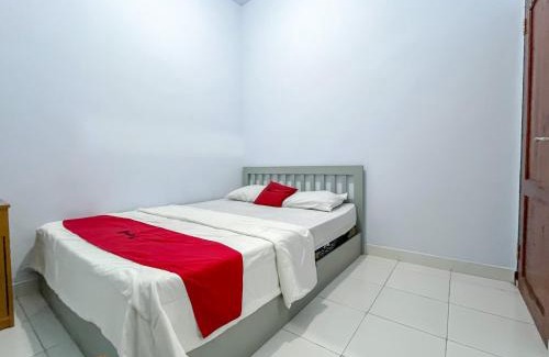 Ampana House | RedDoorz Syariah at Home Ampana Guest House Ampana Kota