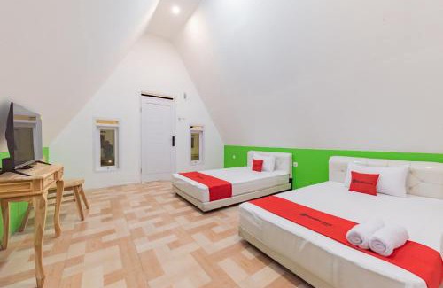 Sukabumi Hotel | RedDoorz Syariah Plus Near Sukabumi Station