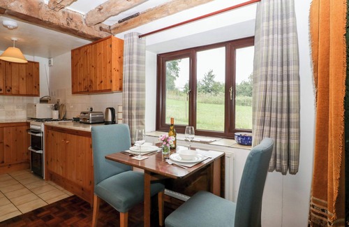 Mortimers Cross Cottage | REDSTART COTTAGE, pet friendly, with a garden in Kingsland