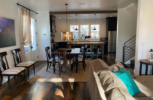 Mountainaire House | Reduced rates: Our chic home sleeps 9, has hot tub and 3rd floor balcony