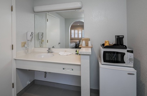 Centennial Hotel | Redwood Creek Inn