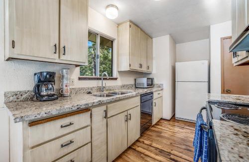 Arnold House | Redwood Escape