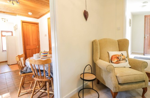 Bwlchgwyn Cottage | REDWOOD LODGE, romantic, character holiday cottage in Brymbo